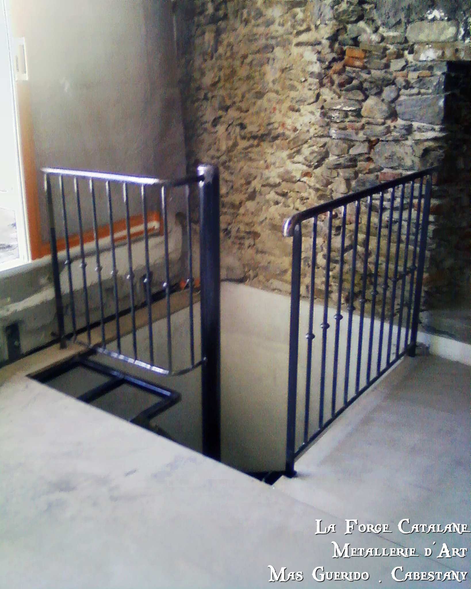 garde corps barreaux rond main courante tube rond bagues forge catalane.jpg